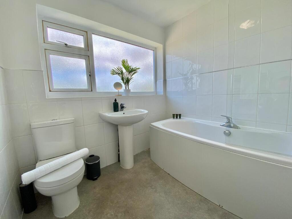 Coventry Huge 4Bed 2Bath Private Parking Nec By Empower Homes Exterior foto